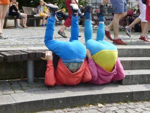 suchst du wasDie Bildserie entstand bei einem Rundgang durch die Altstadt von Regensburg mit „Bodies in urban Spaces“